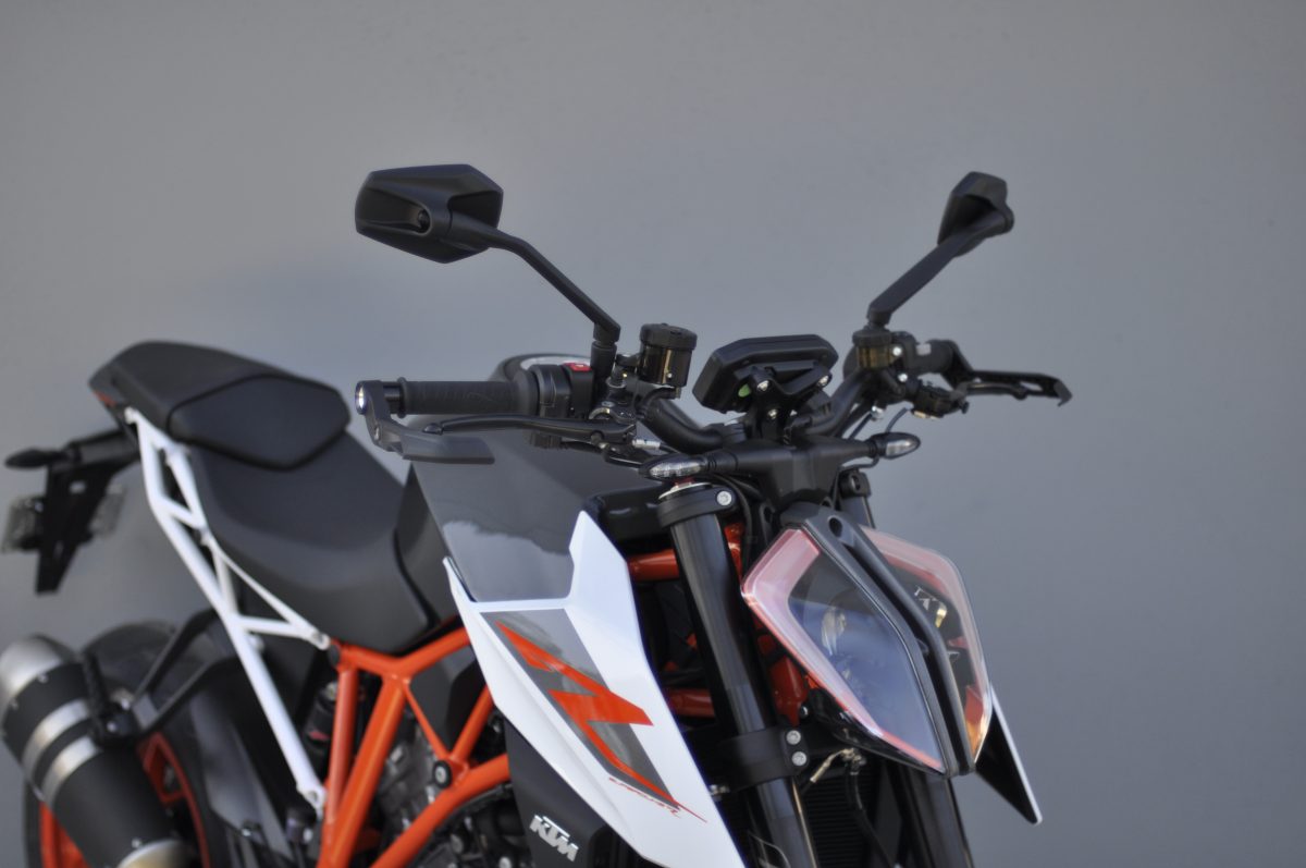 BARKBUSTERS AERO-GP Lever Protector (Code: AGP-001) fitted to KTM 1290 Super Duke R 