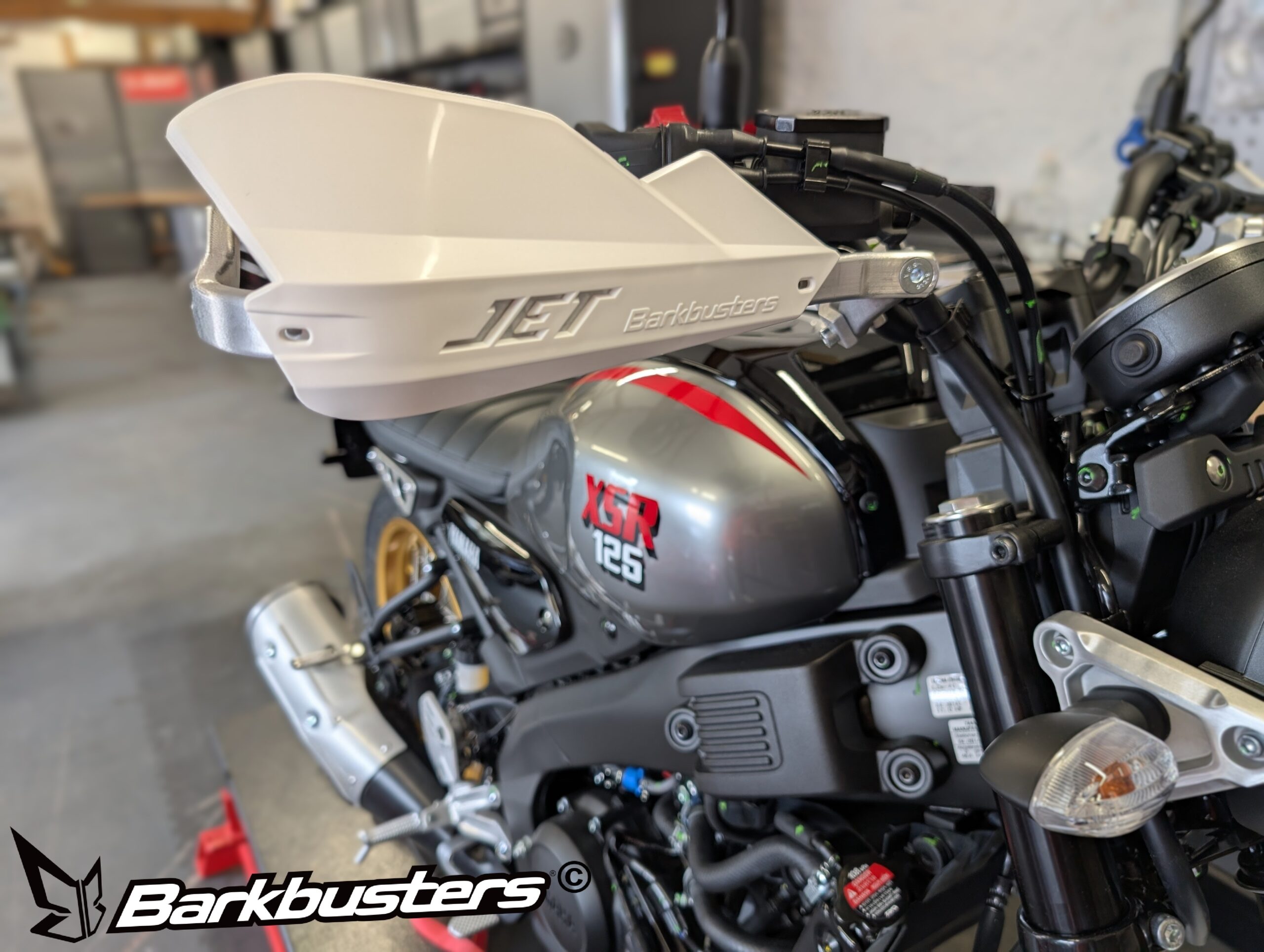 BARKBUSTERS Handguard Hardware Kit (Code: BHG-142-NP) fitted to YAMAHA XSR 125 with JET Guards (Code: JET-003) BARKBUSTERS Handguard Hardware Kit (Code: BHG-142-NP) fitted to YAMAHA XSR 125 with JET Guards (Code: JET-003)